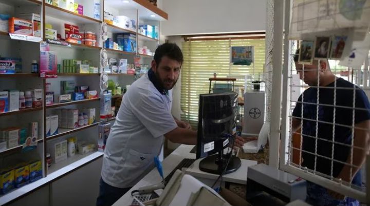 Farmacias bonaerenses limitan la venta de medicamentos con descuentos a afiliados de prepagas y obras sociales