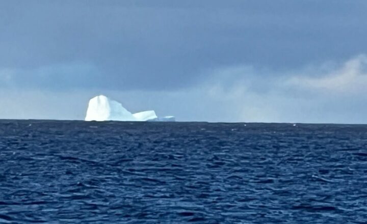 Apareció un iceberg cerca de la costa de Ushuaia y pusieron en alerta a los barcos