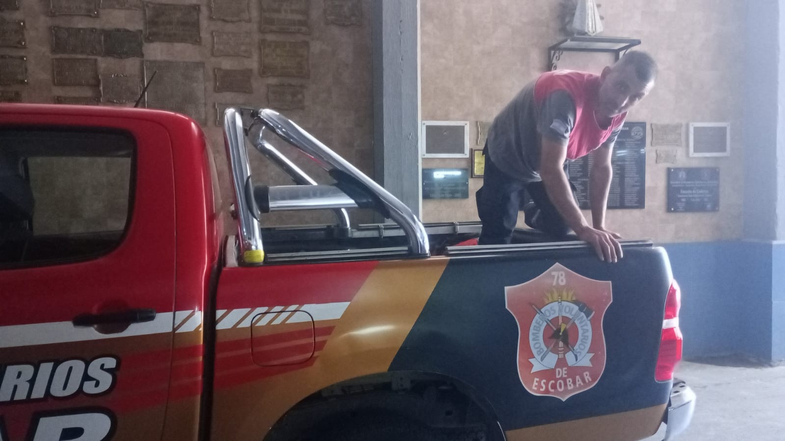 Bomberos voluntarios del Partido de Escobar viajaron para colaborar en el trágico derrumbe de Villa Gesell