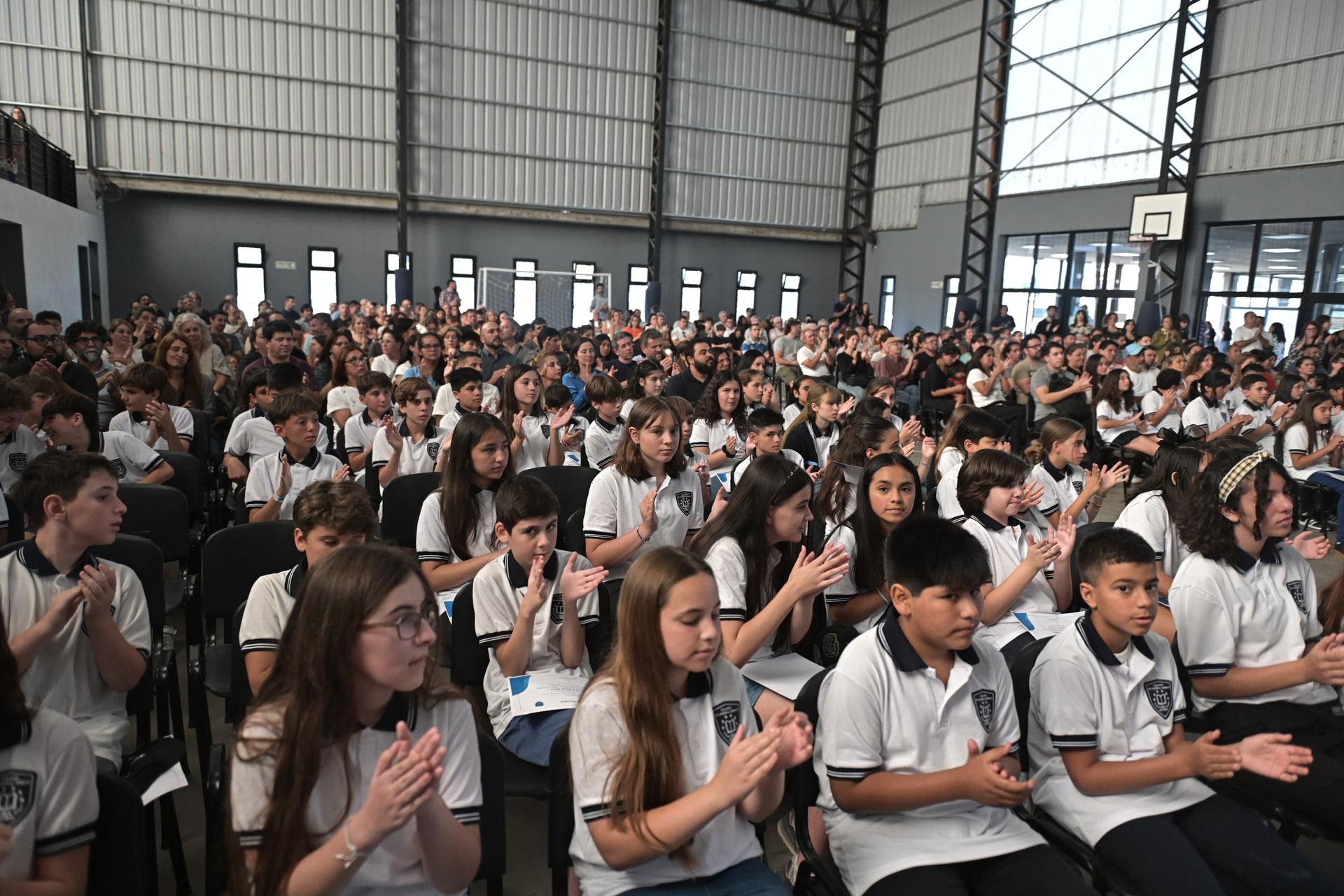 Acto de bienvenida en el Colegio Ramón Cereijo para los ingresantes 2025