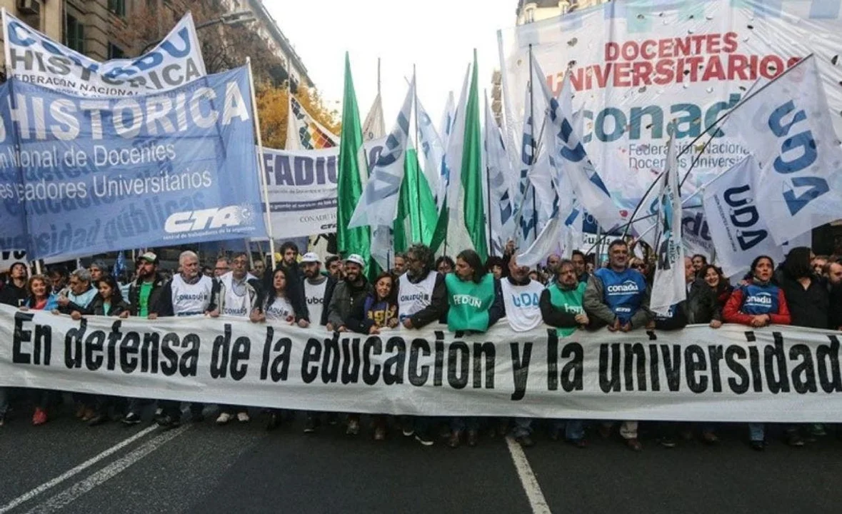 Docentes universitarios paran este miércoles y marchan al Congreso en reclamo de mejoras salariales