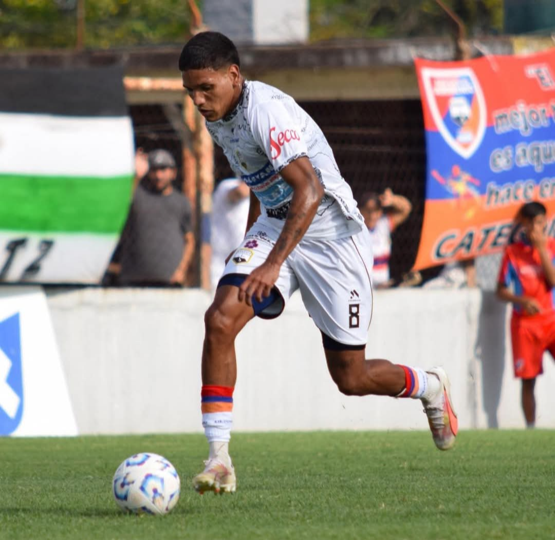 Con el debut de Fuentes como entrenador, el Tricolor recibe al líder