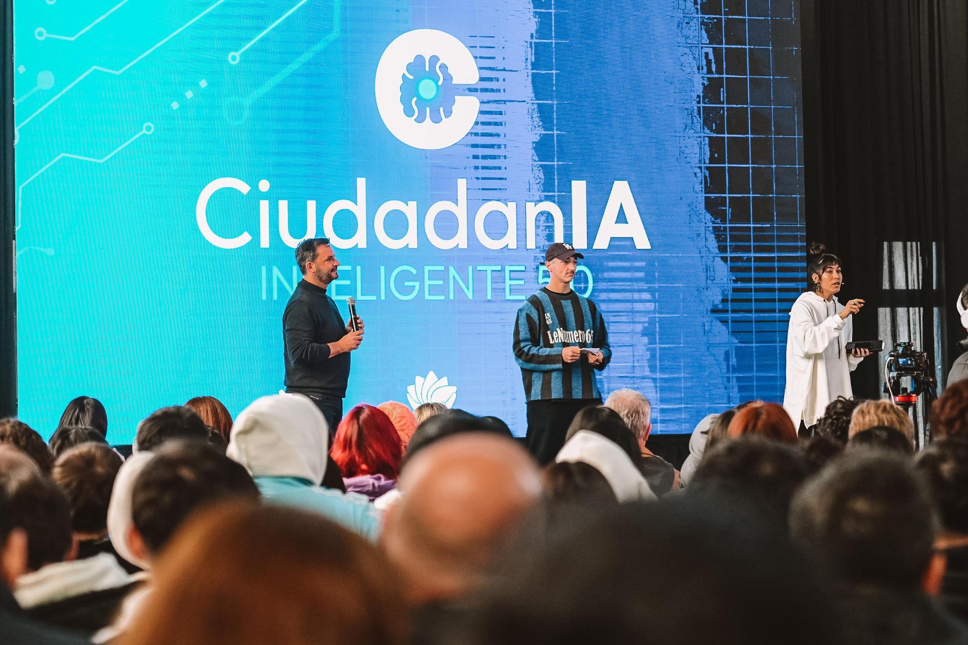 Escobar lanza un programa de capacitación masiva y de acceso libre en programación e idiomas 