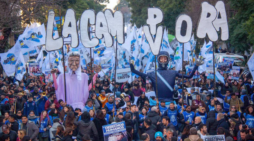 Acto en defensa de Cristina Kirchner: entre la épica militante y el repudio silencioso del país real