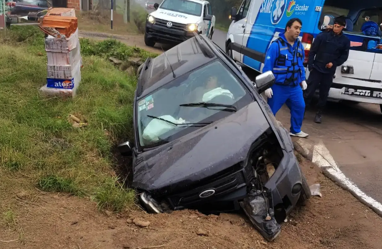Conmoción en Escobar: un hombre fue hallado sin vida dentro de su camioneta en una zanja