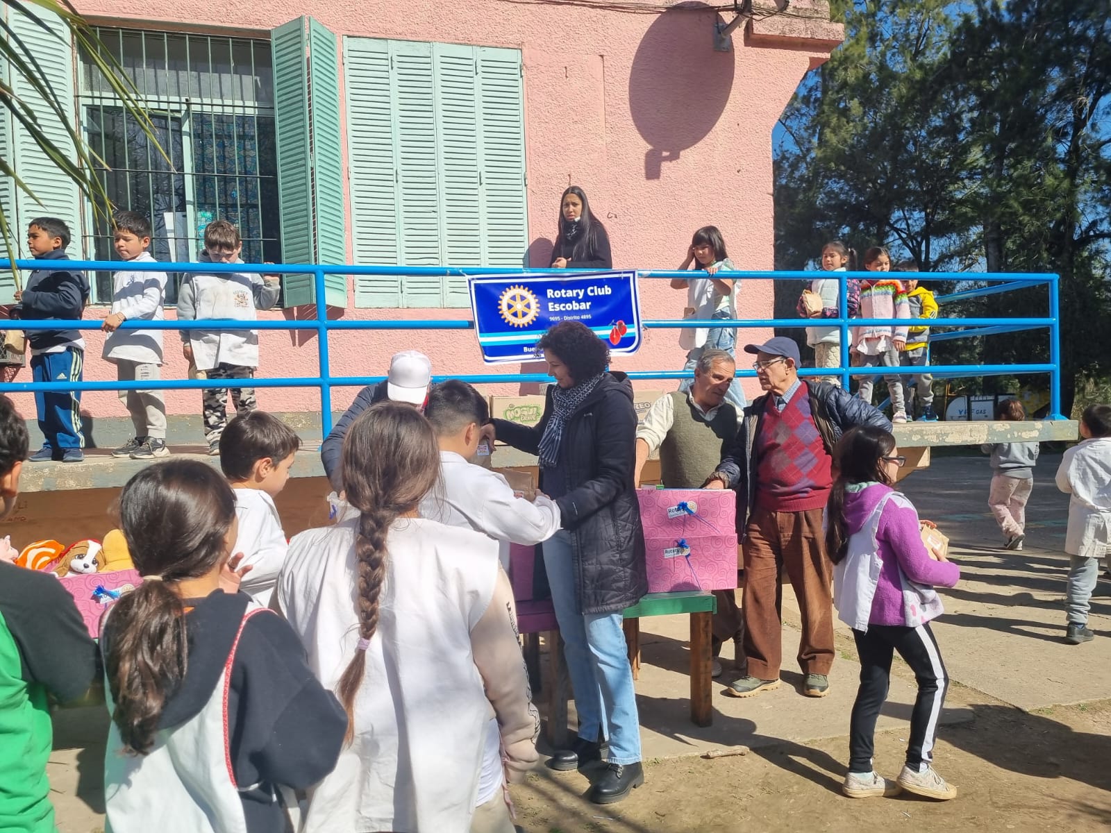 Rotary Club de Escobar celebró el Día del Niño en la escuela de islas
