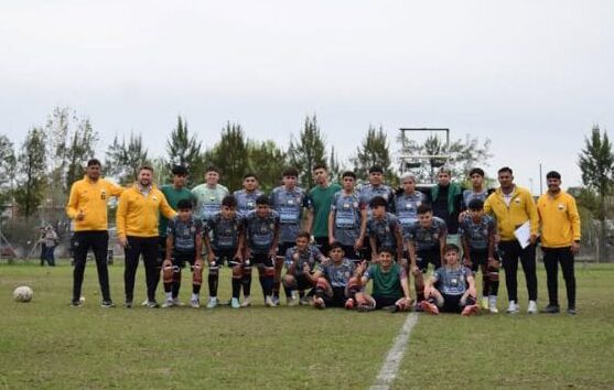 Los chicos de Armenio ganaron el partido pendiente y son punteros