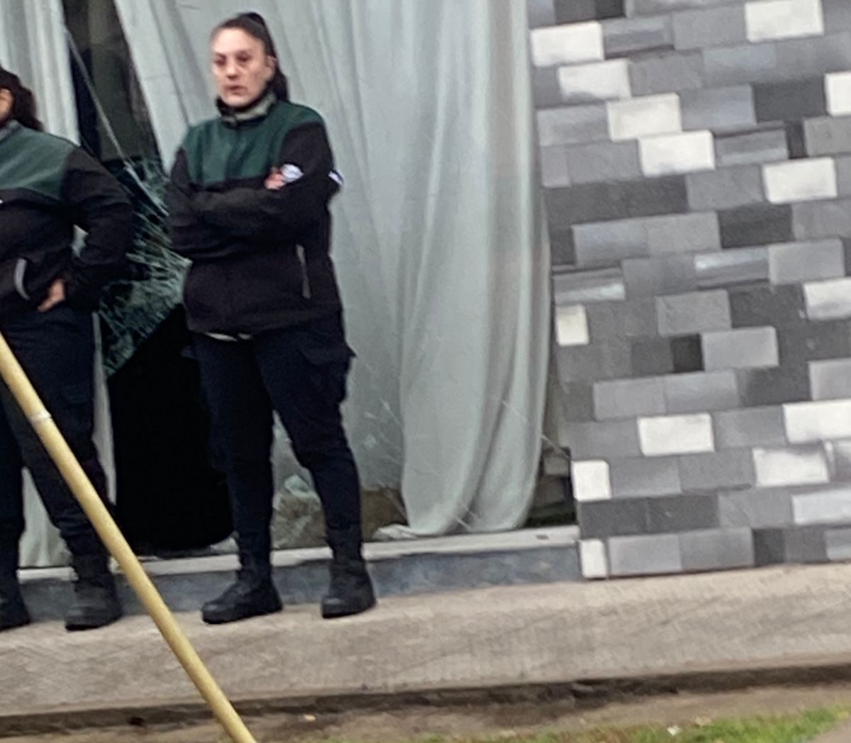 Rompieron vidrieras de comercios en Escobar y Garín