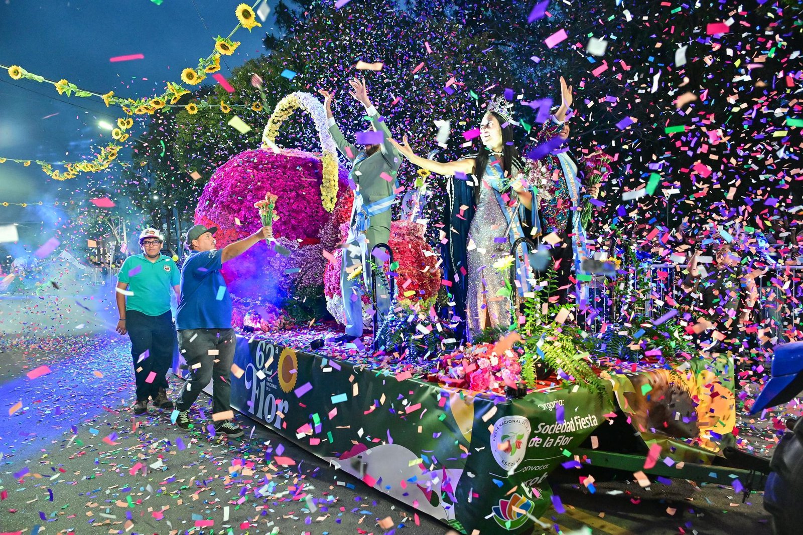 La Fiesta de la Flor se viste de gala con el tradicional desfile de carrozas