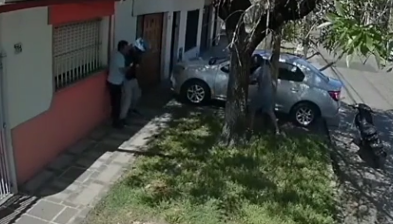 Otro violento asalto en el conurbano: motochorros balearon a un hombre para robarle el auto