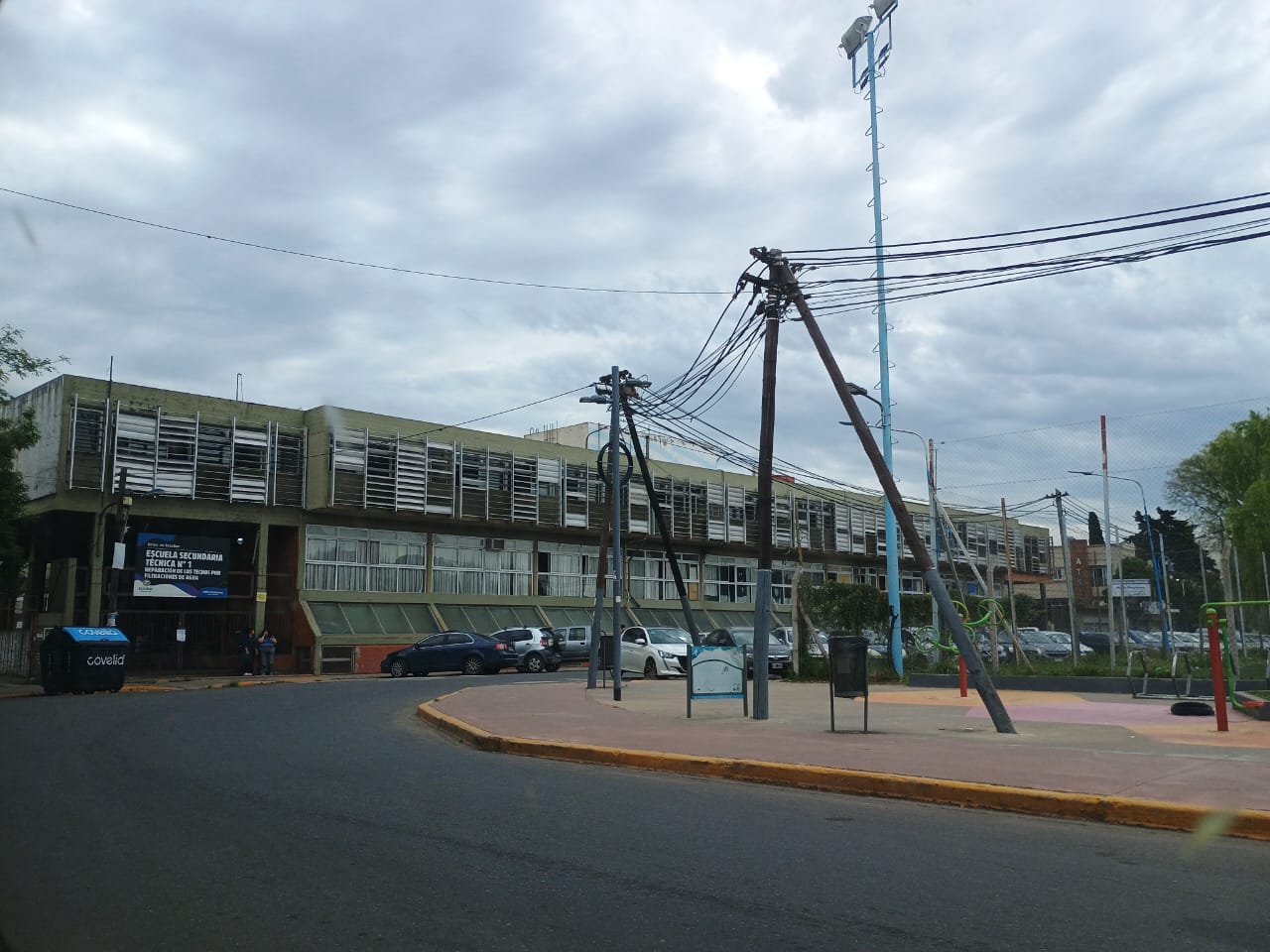 Puerta cerrada, alerta abierta: la Técnica N°1 de Escobar sigue esperando respuestas