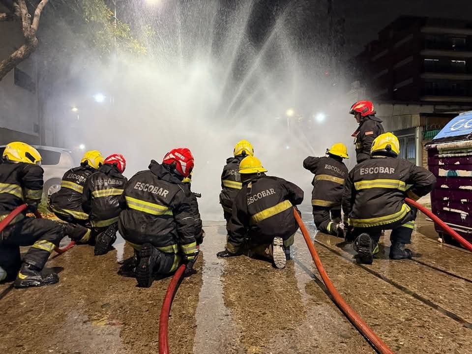 Bomberos de Escobar cerraron un año de intensa capacitación interna con múltiples prácticas y actualización técnica