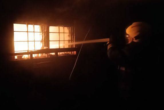 Incendio en una vivienda de Matheu: importantes pérdidas y arduo trabajo de los bomberos