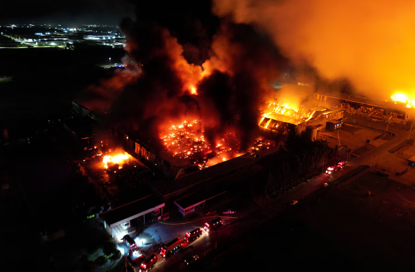 Explosión e incendio en Ezeiza: una noche de caos, incertidumbre y un operativo histórico