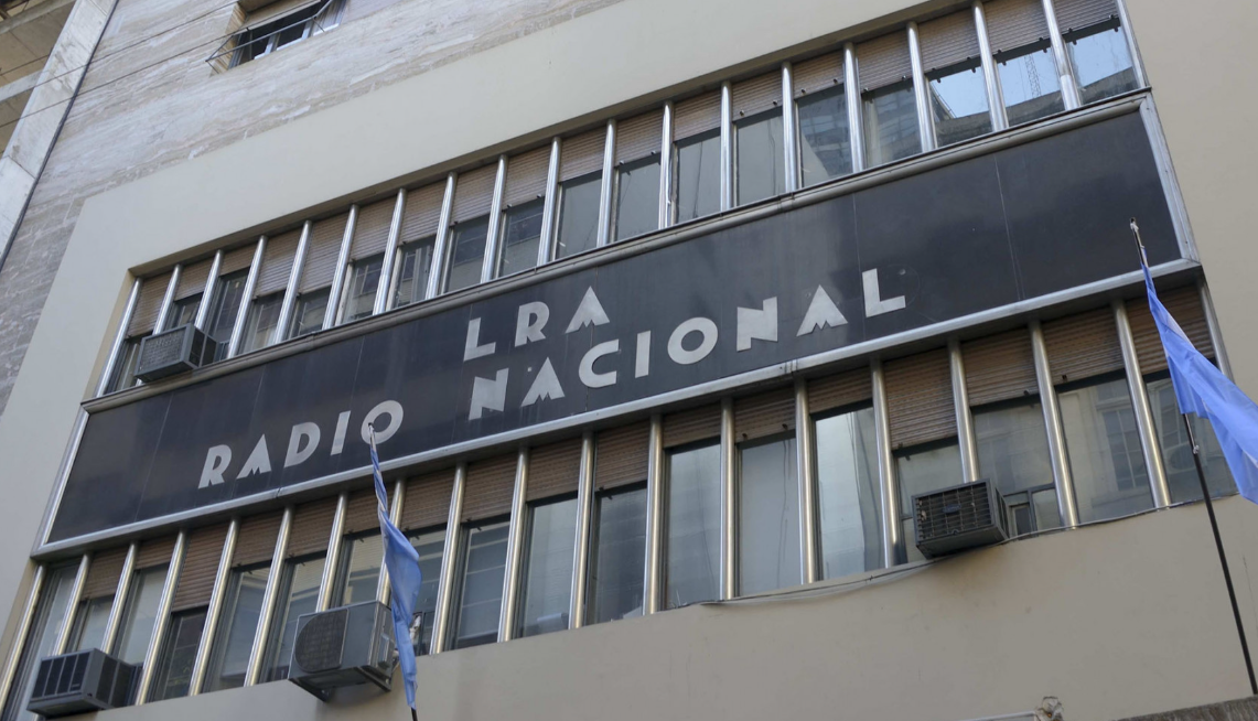 El Gobierno avanza con un plan de retiro voluntario para achicar la planta de los Medios Públicos