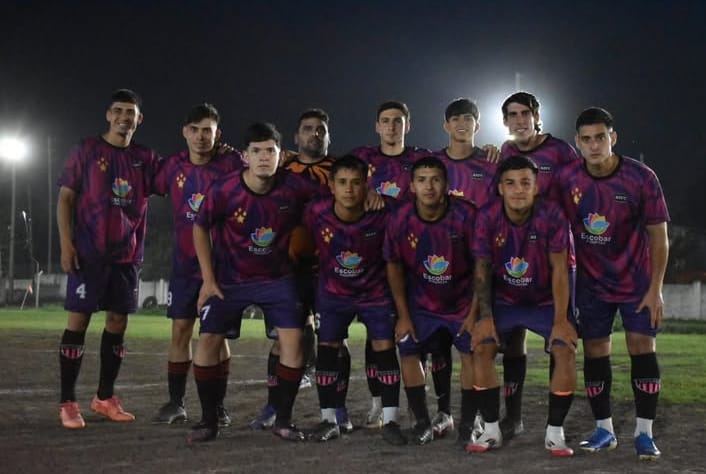 Sobre el final, Atlético Escobar se quedó sin nada ante Atlético Perú