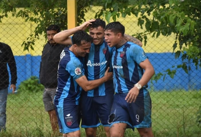 Atlético Escobar se hizo fuerte en La Plata