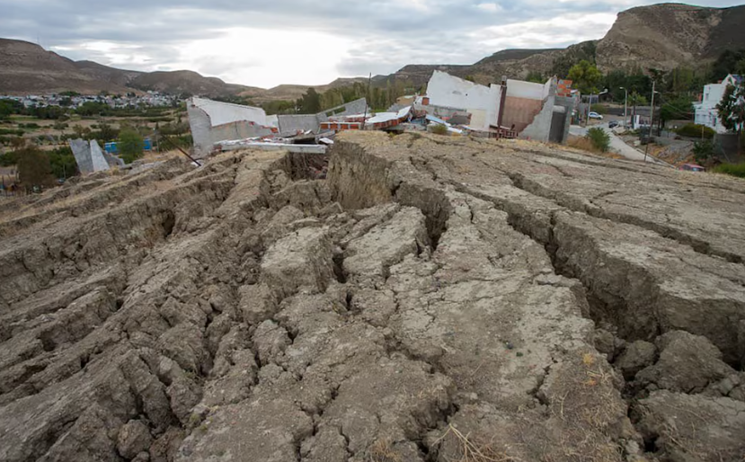 Desastre en Comodoro: el cerro Hermitte se desplazó y dejó a más de 90 familias en la calle