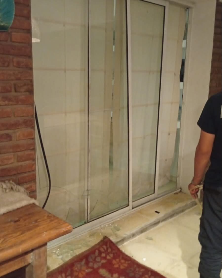 Robo en Barrio La Pista: delincuentes irrumpieron en una vivienda mientras sus dueños regresaban de un viaje