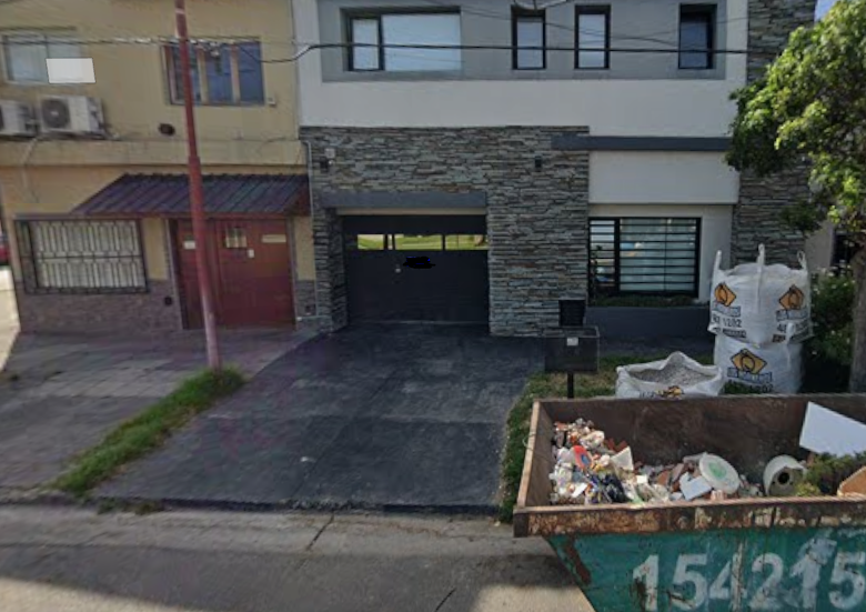 Inseguridad al límite: un hombre enfrentó a golpes a dos motochorros para evitar que le robaran el auto a su familia