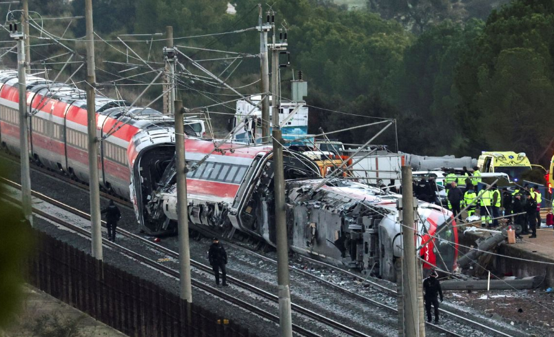 Luto en España: 39 muertos y decenas de heridos tras un choque de trenes de alta velocidad en Córdoba