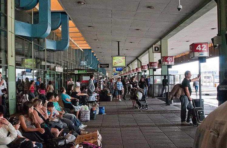 Alerta en la Ruta 9: la mirada de un pasajero salvó a una joven de las garras de la trata