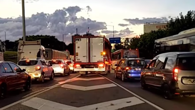 Lunes complicado en el acceso a Capital: un camión bloqueó el enlace de Panamericana y General Paz