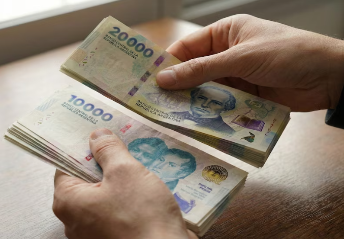 El espejo roto de la clase media: ¿Cuánto hay que ganar hoy para no caerse del mapa social?