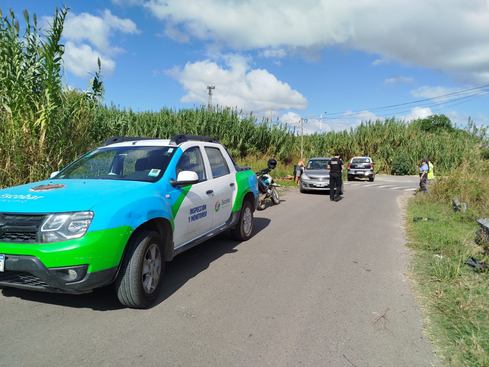 Multaron a un vecino que tiraba mugre en la calle