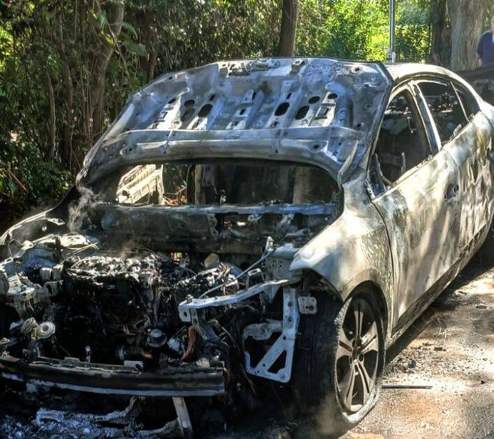 Se prendió fuego un auto