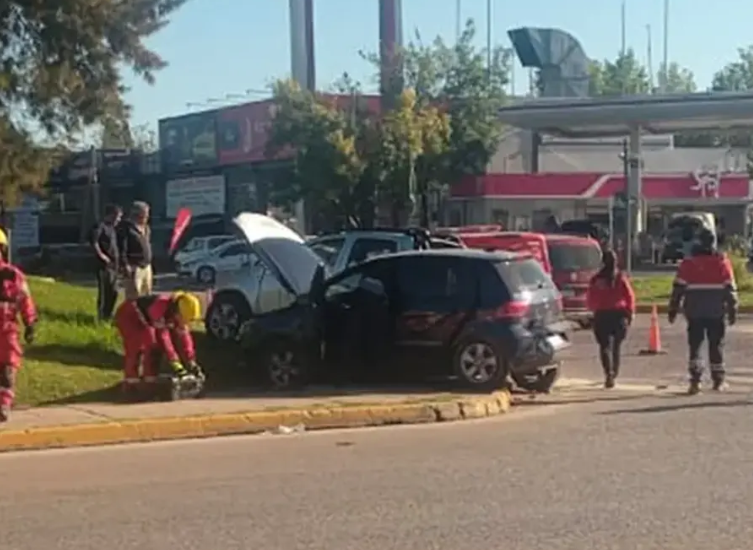 Accidente en el acceso a Maschwitz: choque, rescate y una mujer trasladada de urgencia