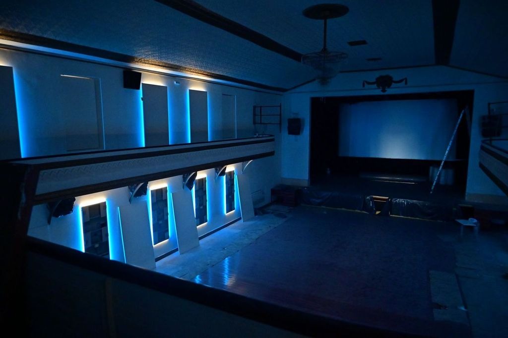 Teatro Seminari: instalaron un moderno sistema lumínico en la sala principal