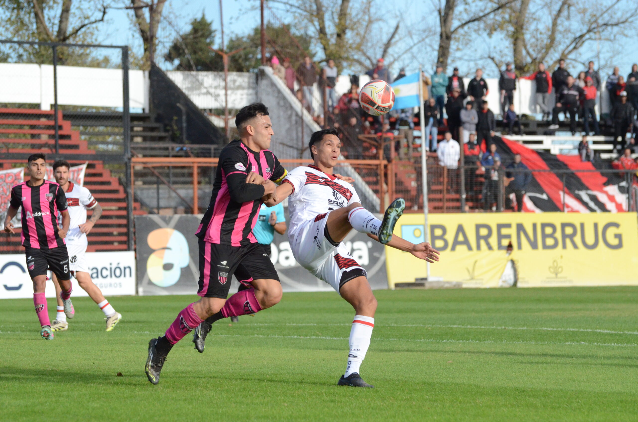 Atlético Escobar sufrió una dura goleada 4 a 1 en Pergamino
