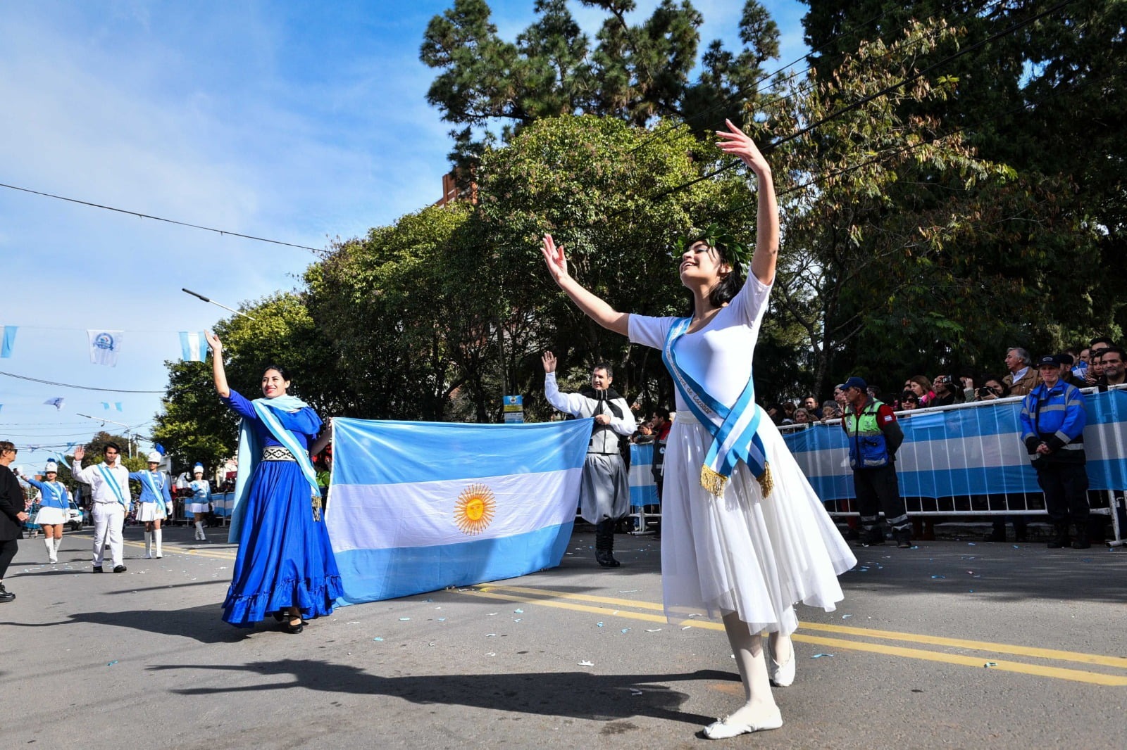 Este año, el desfile del 25 de Mayo no será en la vía pública