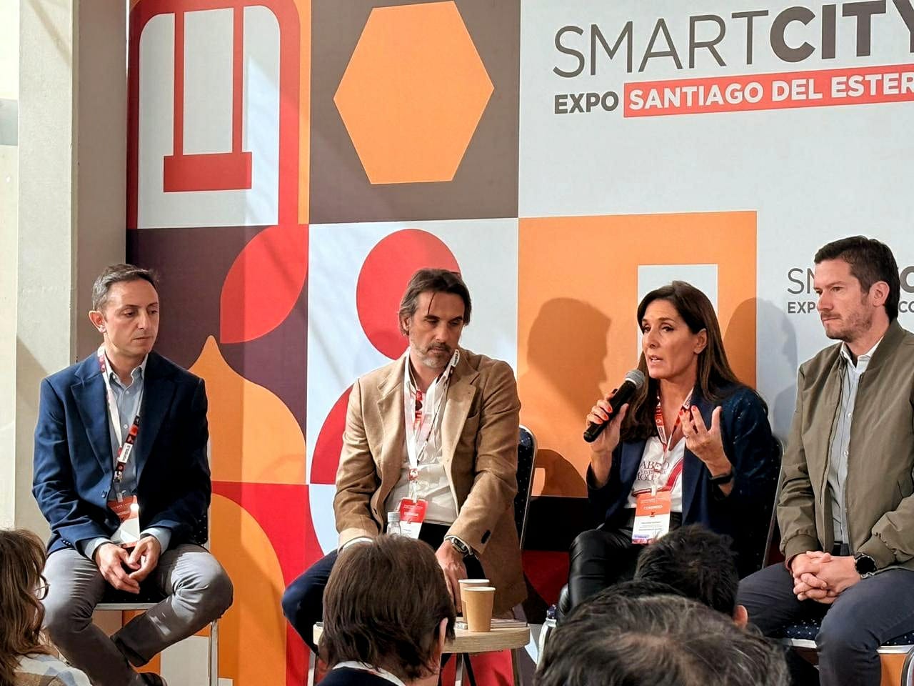 Escobar expuso sus políticas de innovación urbana en una expo de Ciudades Inteligentes