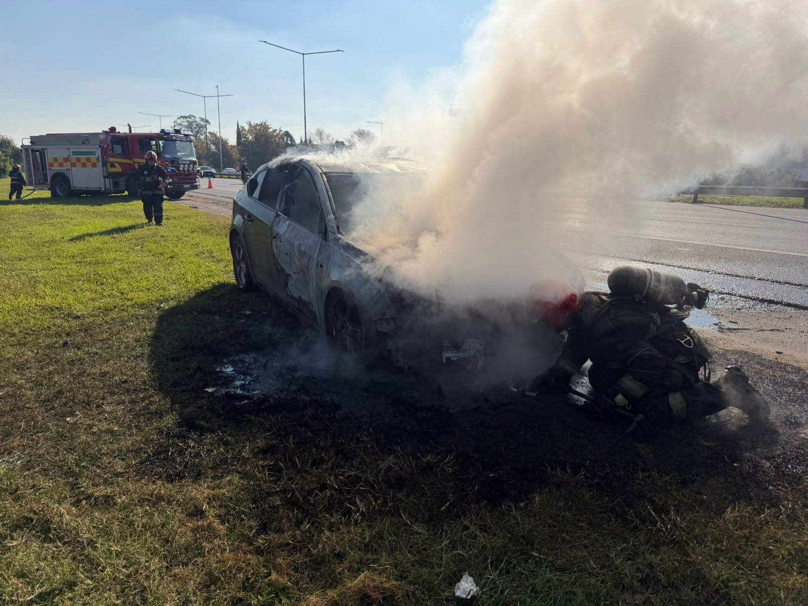 Dos incendios vehiculares dejaron pérdidas totales en Escobar