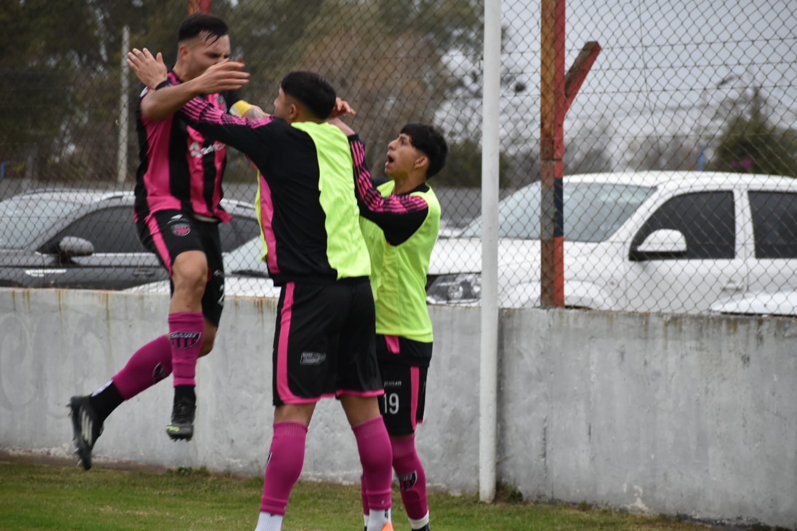 Atlético Escobar cortó una racha de cuatro partidos sin ganar y escapó de la última posición