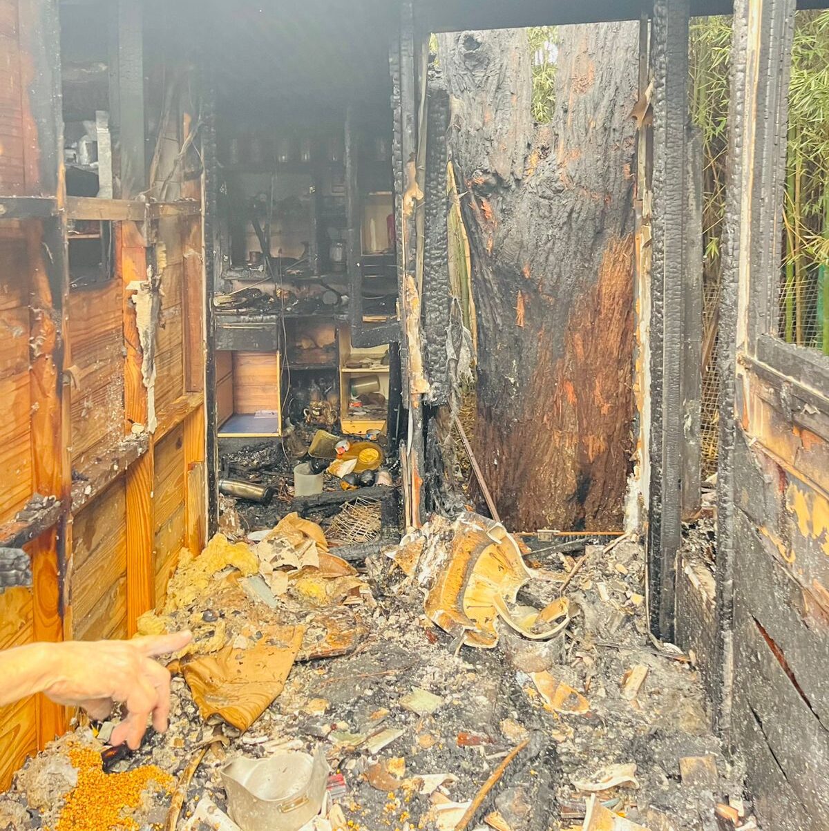 Loma Verde: una familia perdió todo en un incendio y solicita ayuda para reconstruir su hogar
