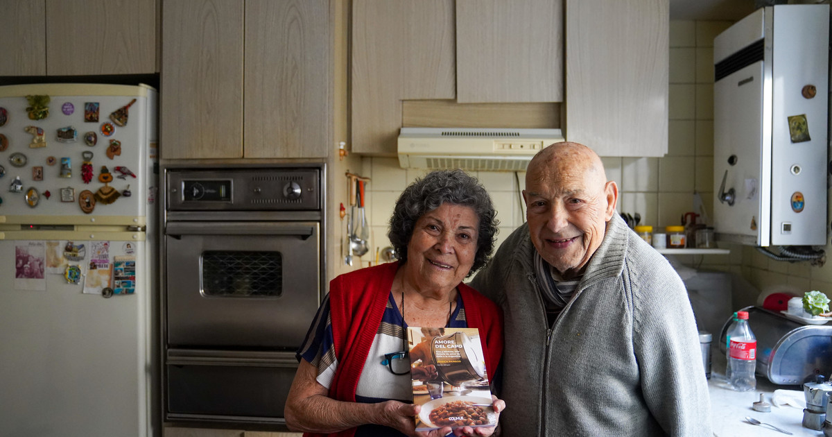 La historia de amor de los nonnos italianos que se conocieron por carta, los  homenajea una pizzería y son furor