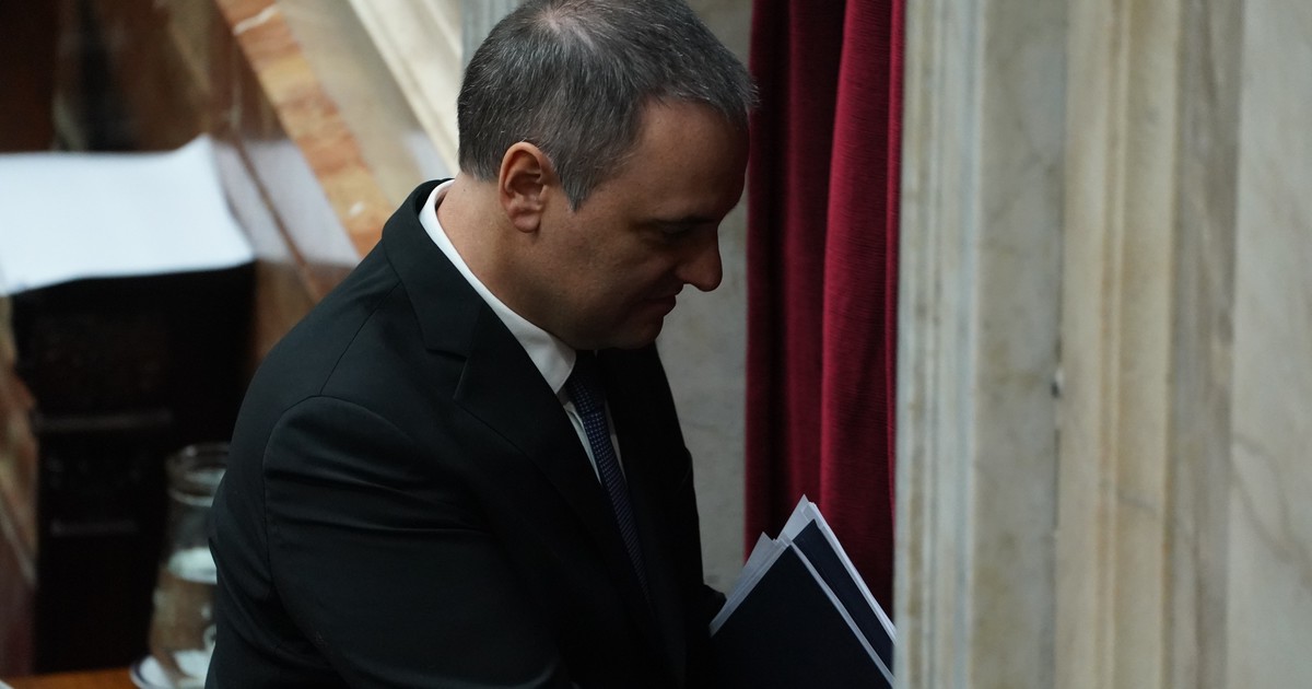 Adorni sigue con custodia oficial sin ser funcionario y en el Gobierno afirman que es «por motivos de seguridad»