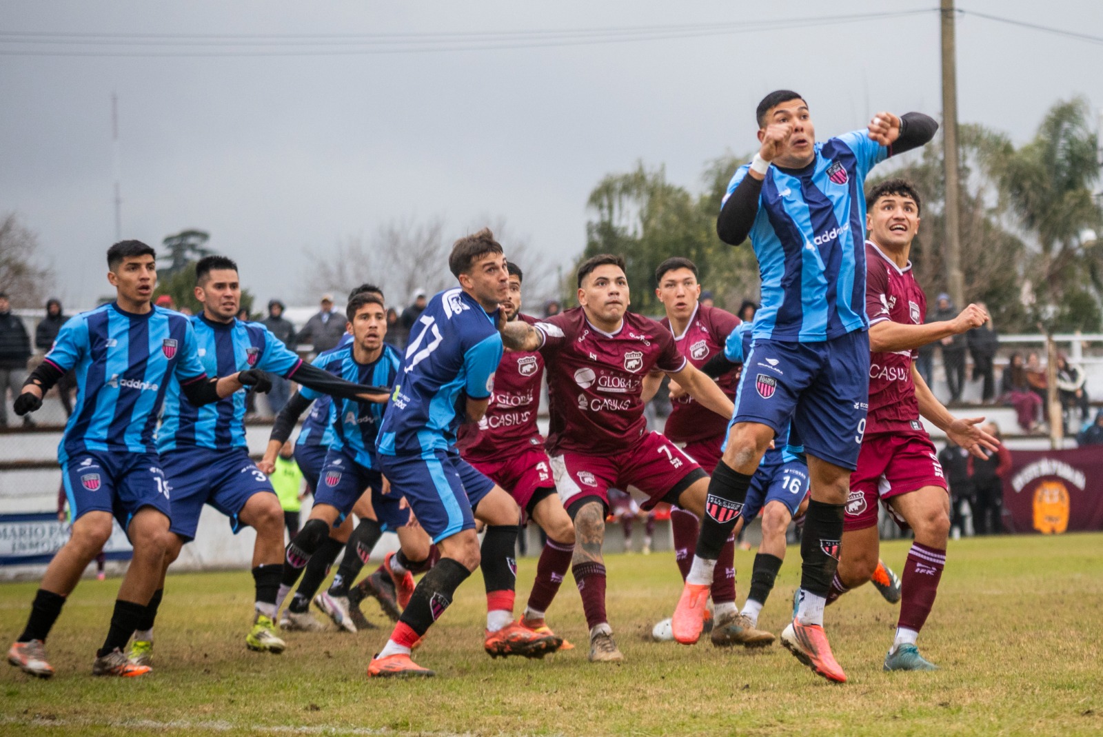 Atlético Escobar empató contra Defensores en Villa Ramallo y quedó lejos de pelear por el primer ascenso