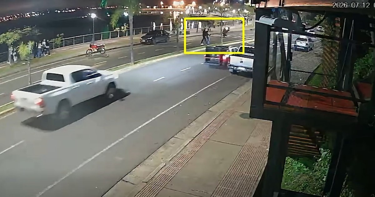 Hacía wheelie en moto en la costanera de Posadas, perdió el control y mató a un soldado