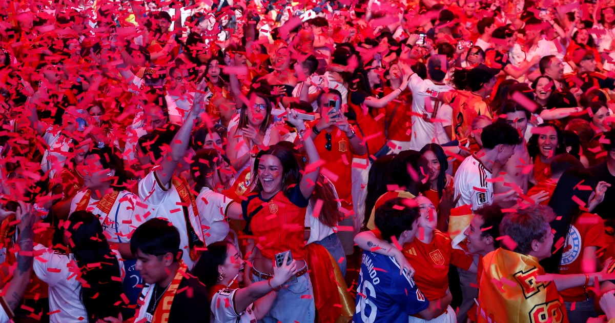 Madrid se tiñe de rojo y amarillo y estallan los festejos para celebrar la victoria frente a Argentina en la final del Mundial