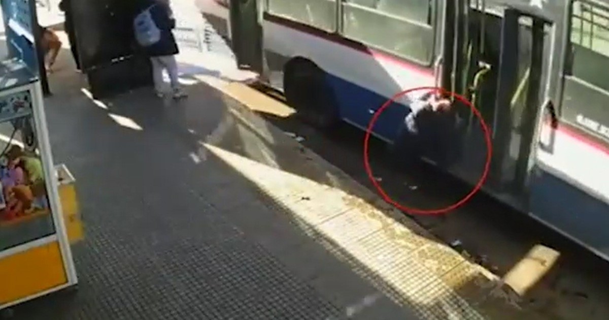 La Matanza: una abuela de 74 años se salvó de milagro tras ser arrastrada por el asfalto al tratar de bajar de un colectivo