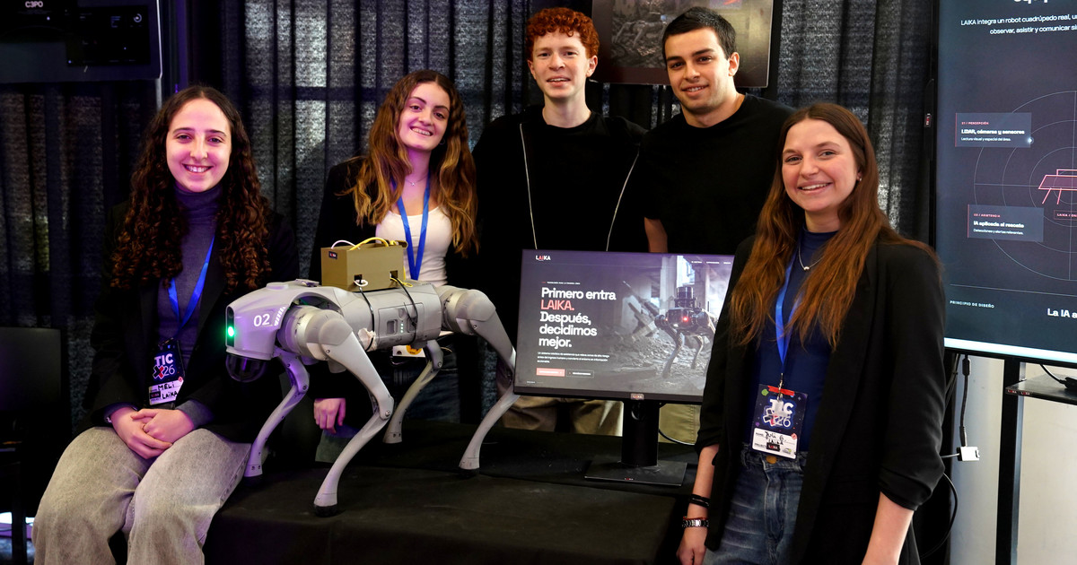 Chicos de 17 años crearon un robot con forma de perro que puede salvar vidas en incendios y derrumbes