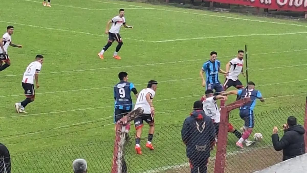 Atlético Escobar se volvió con una victoria agónica de Tucumán