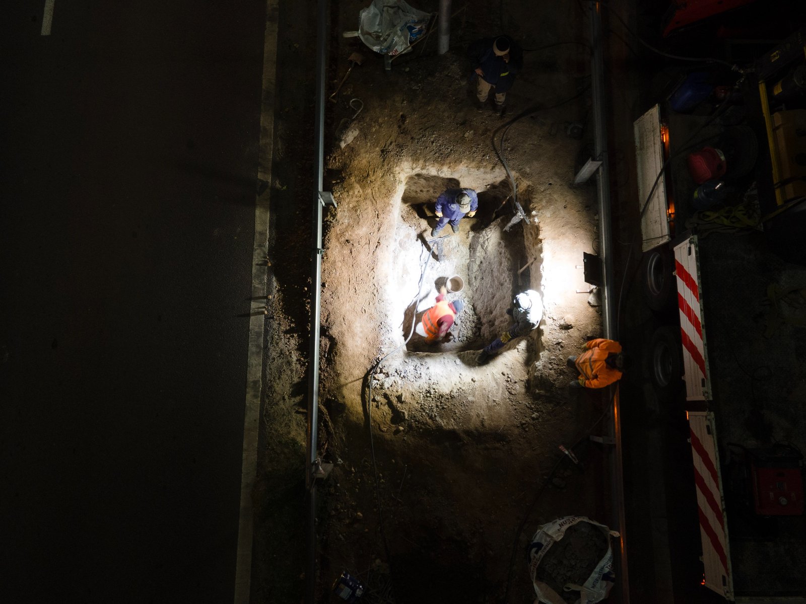 Avanza la reconstrucción del puente peatonal de Tapia de Cruz destruido por un camión
