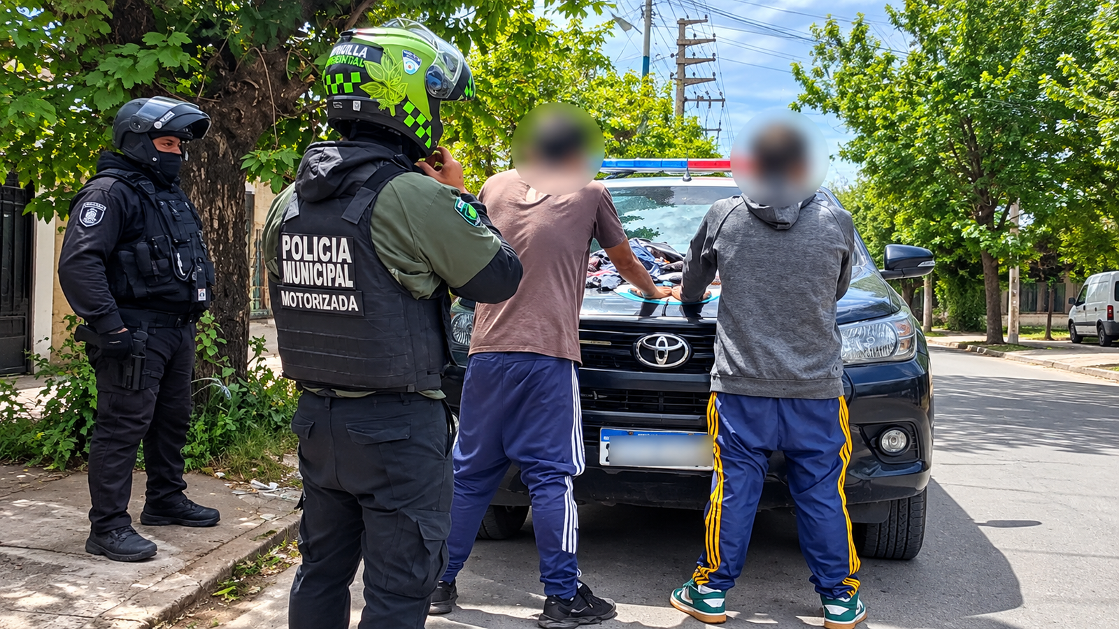 Tomaba una cerveza, lo pararon y comprobaron que lo buscaba la Justicia