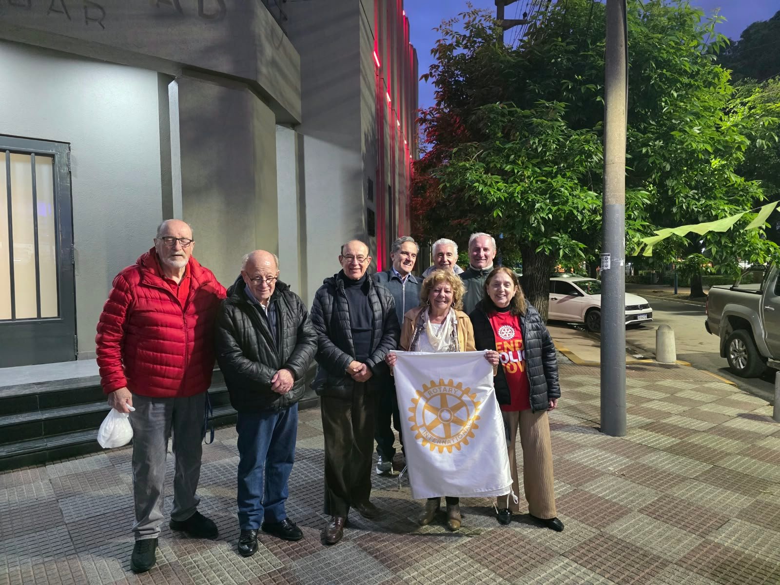 Rotary iluminó de rojo el Palacio Municipal de Escobar en la lucha contra la poliomielitis