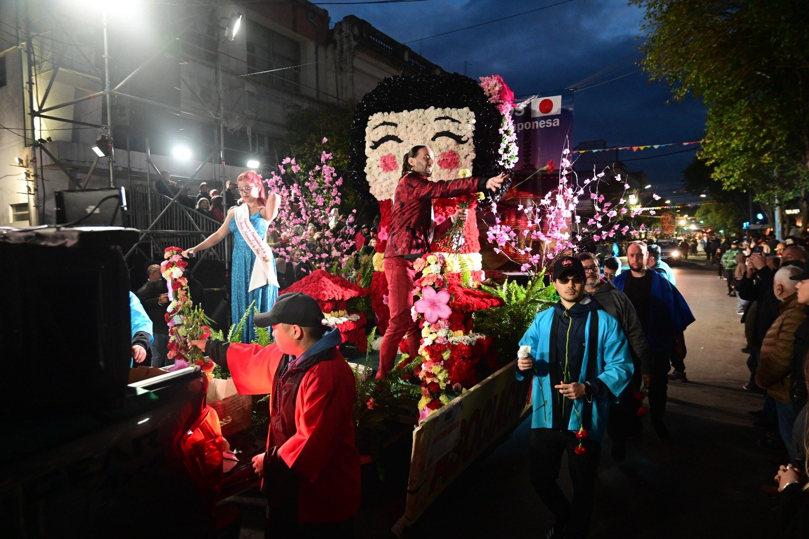 La Asociación Japonesa se quedó con el primer premio de carrozas en la Fiesta de la Flor